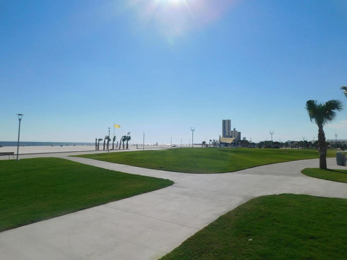 Budget Friendly Condo Perfect For A Romantic Getaway Within Walking Distance To The Beach! Gulf Shores Buitenkant foto